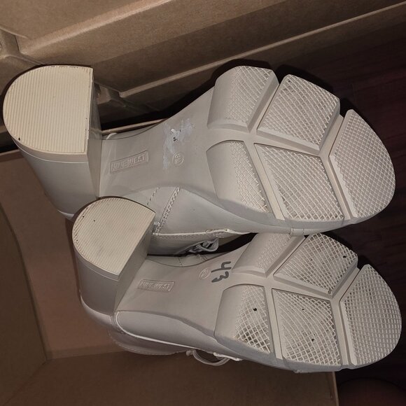 Nine West Cream Boots - Picture 4 of 4